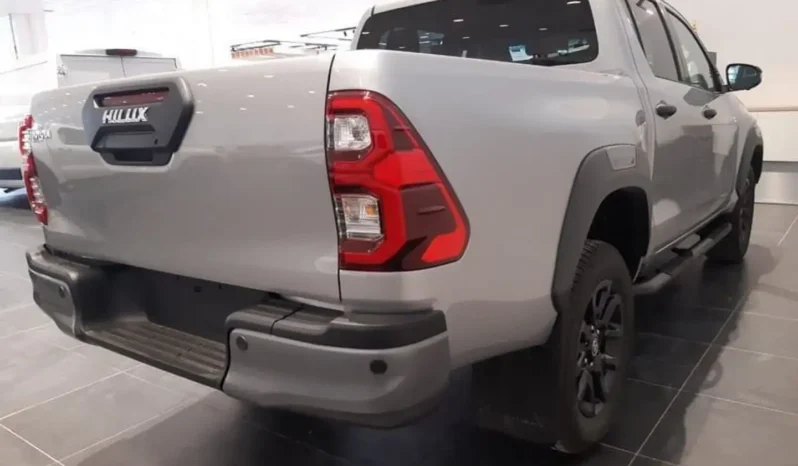 
								2025 Toyota Hilux 2.8 D-4D A/T 4WD 48V 4 porte Double Cab Invincible full									