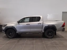 
										2025 Toyota Hilux 2.8 D-4D A/T 4WD 48V 4 porte Double Cab Invincible full									