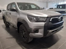 2025 Toyota Hilux 2.8 D-4D A/T 4WD 48V 4 porte Double Cab Invincible