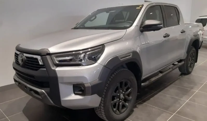 
								2025 Toyota Hilux 2.8 D-4D A/T 4WD 48V 4 porte Double Cab Invincible full									
