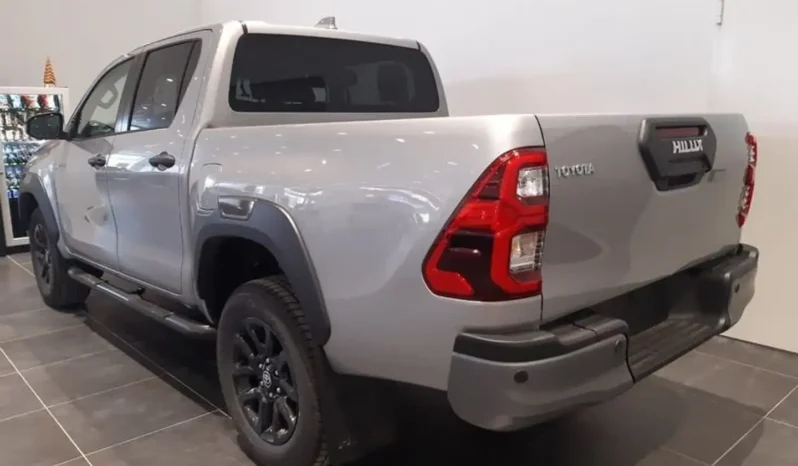 
								2025 Toyota Hilux 2.8 D-4D A/T 4WD 48V 4 porte Double Cab Invincible full									