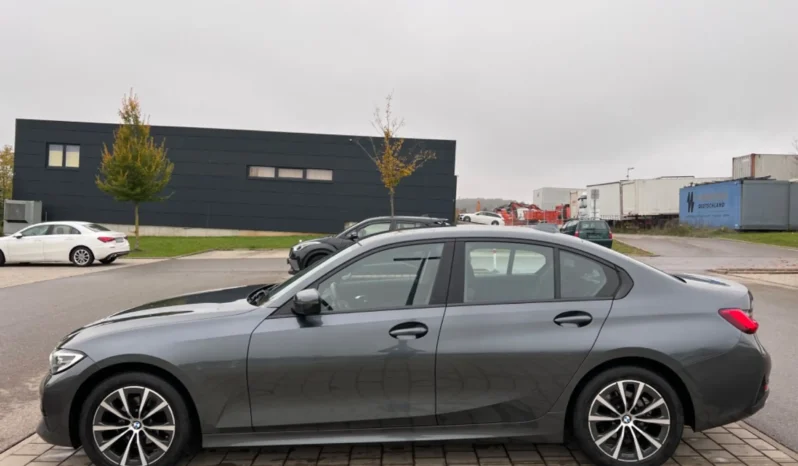 
								2020 Bmw 318 i AUTOMATIC/NAVI/SHZ/LED/UNFALLFREI/1HAND full									