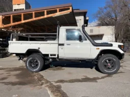 
										2000 Toyota Land Cruiser HZJ 79 full									