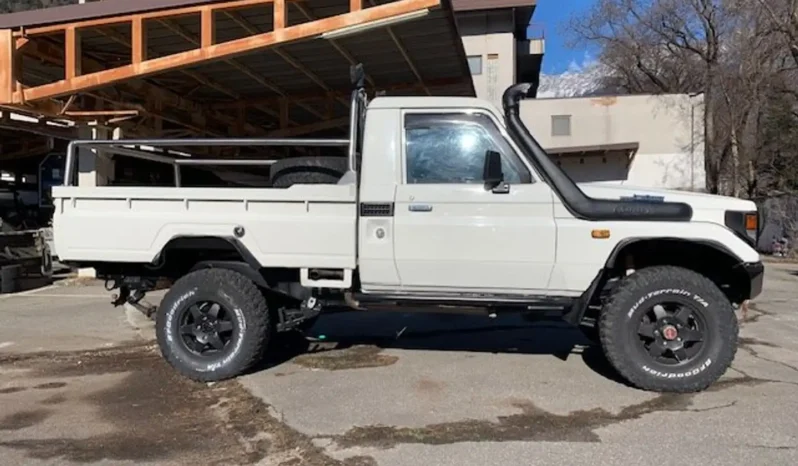 
								2000 Toyota Land Cruiser HZJ 79 full									