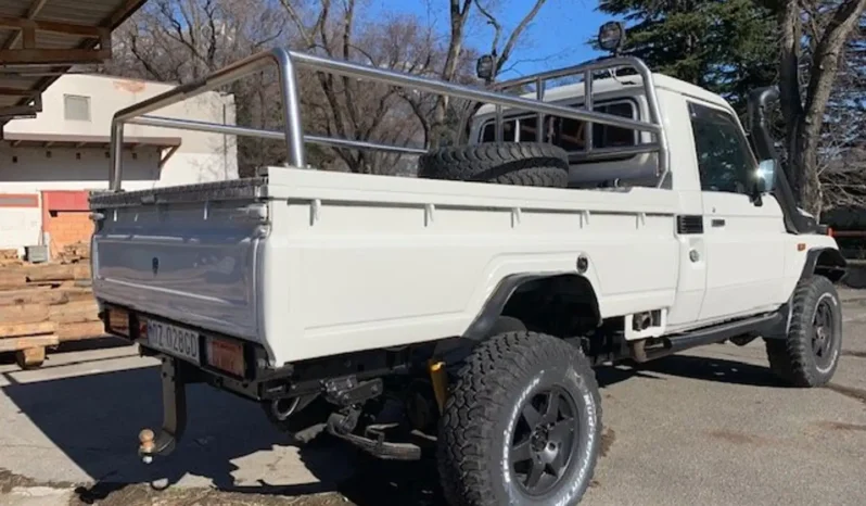
								2000 Toyota Land Cruiser HZJ 79 full									