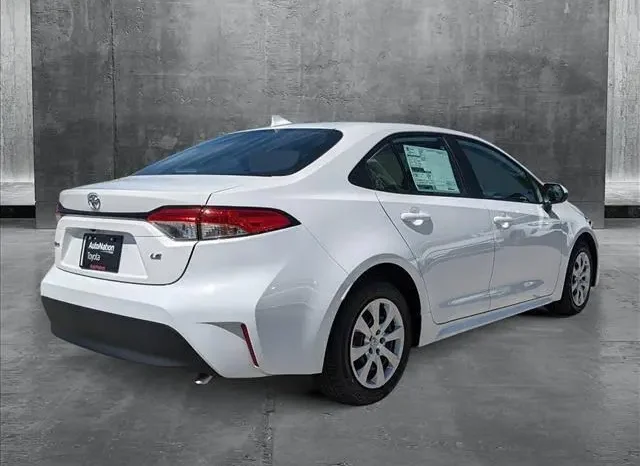 
								2024 Toyota Corolla LE full									