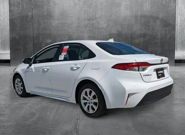 
								2024 Toyota Corolla LE full									