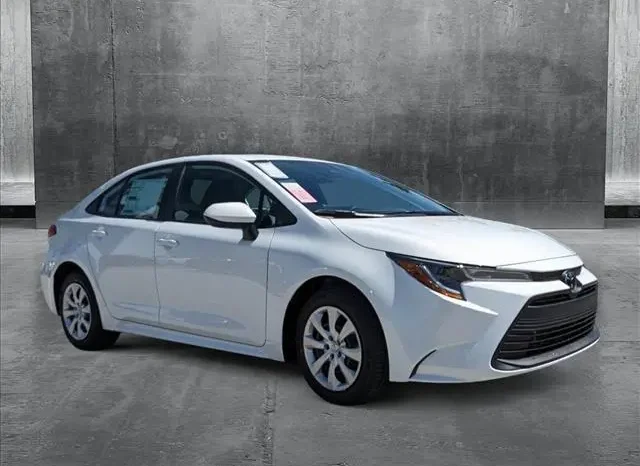 
								2024 Toyota Corolla LE full									