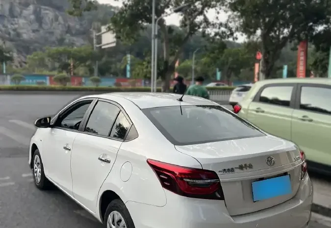 
								2022 Toyota Vios 1.5L 112HP L4 CVT full									