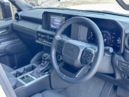 
										Toyota Land Cruiser Prado (Base Model) full									