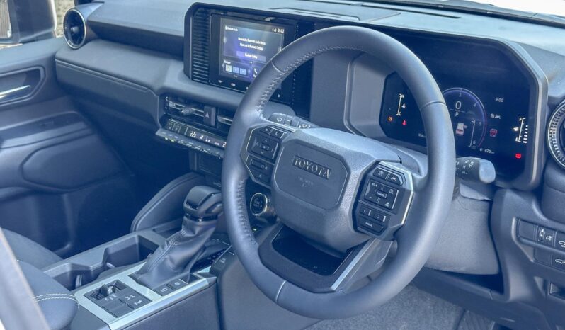 
								Toyota Land Cruiser Prado (Base Model) full									