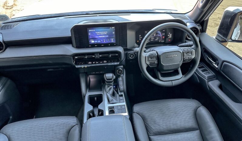 
								Toyota Land Cruiser Prado (Base Model) full									