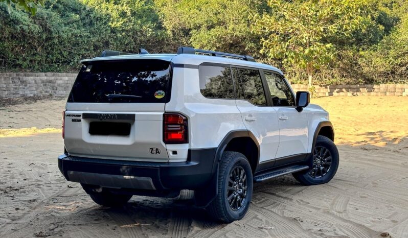 
								Toyota Land Cruiser Prado (Base Model) full									