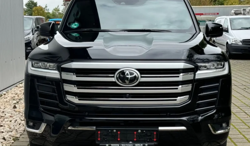 
								Toyota Land Cruiser Prado 300 full									
